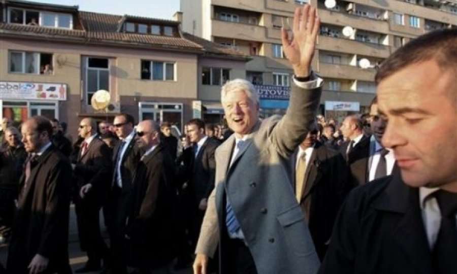 Bill Clinton kujton bombardimet e NATOs në Kosovë Lajmet e fundit Zëri