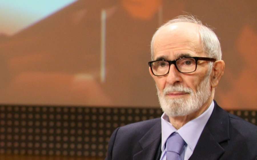 Billedresultat for Qosja: Ndaleni vajtimin pse Handkes iu dha Nobeli, edhe Ibrahim Rugova ka kërkuar ndaljen e bombardimeve