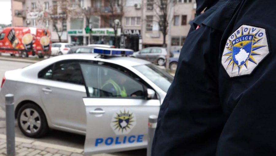 Policia gjen drogë dhe armë në shtëpinë e dy vëllezërve në Gjilan