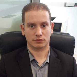 Si e mban Beogradi nën kontroll politik komunitetin serb në Kosovë?