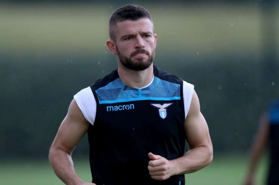 Valon Berisha pranë largimit nga Lazio, mediumi i njohur e lidh kosovarin me klubin anglez