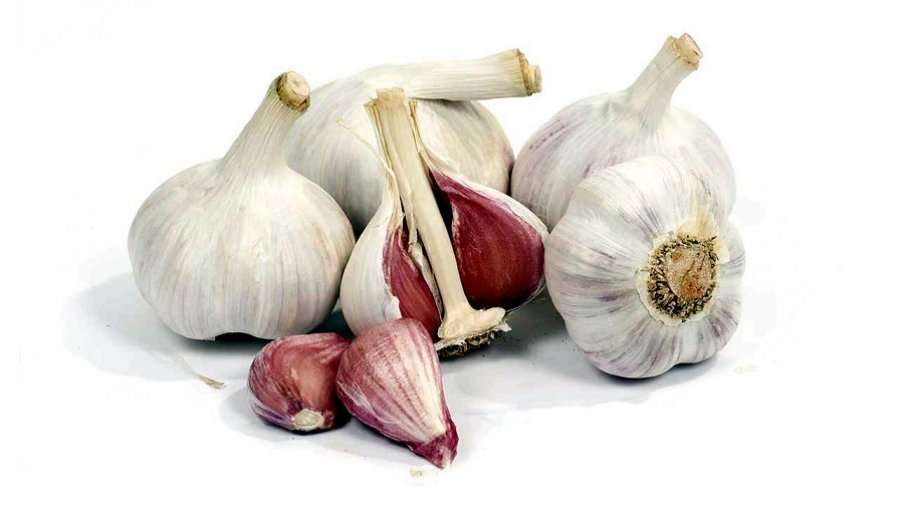 Hëngri çdo ditë hudhër në stomak të zbrazët, ja çfarë i ndodhi