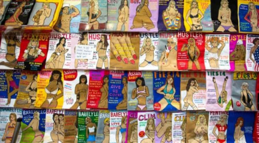 I hodhën koleksionin pornografik, 40-vjeçari padit prindërit