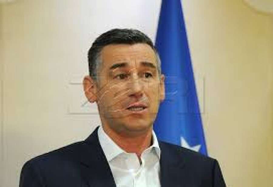 Veseli: Shpresojmë që të shpëtohet Notre Dame