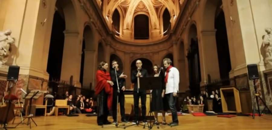 Profesorët francezë kënduan këngë Labe në Notre Dame