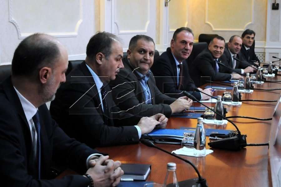 Ekipi negociator pa punë, në pritje të zhbllokimit të bisedimeve