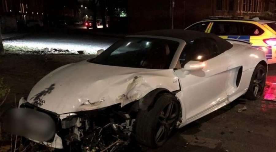 Shoferi në Audi shkatërron veturën luksoze dhe ikën nga vendi i ngjarjes