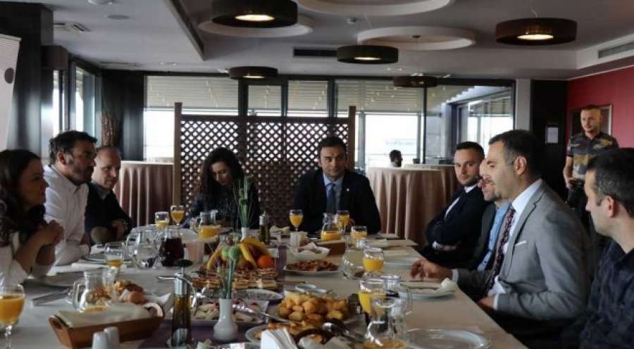 Ministri Lluka fton bizneset të bëhen pjesë e politikbërjes