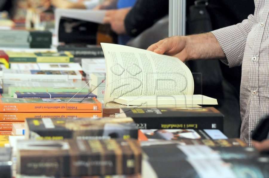 Kosovarët nuk e duan librin, bie numri i lexuesve