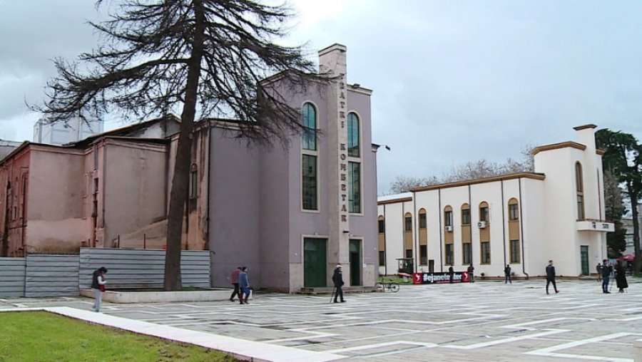 Tiranë, artistët vendorë e të huaj bashkë për mbrojtjen e Teatrit