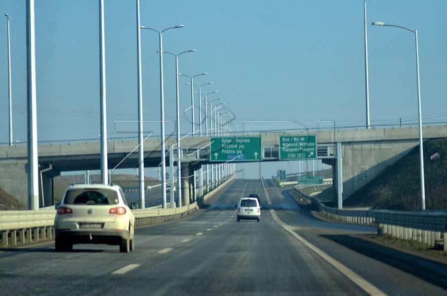 Edhe Kosova paralajmëron vendosjen e taksës rrugore në autostrada