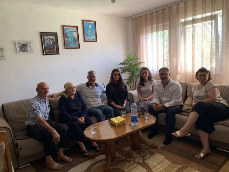 Thaçi e Lushtaku vizitojnë familjen e Ilaz Kodres për festën e Kurban Bajramit