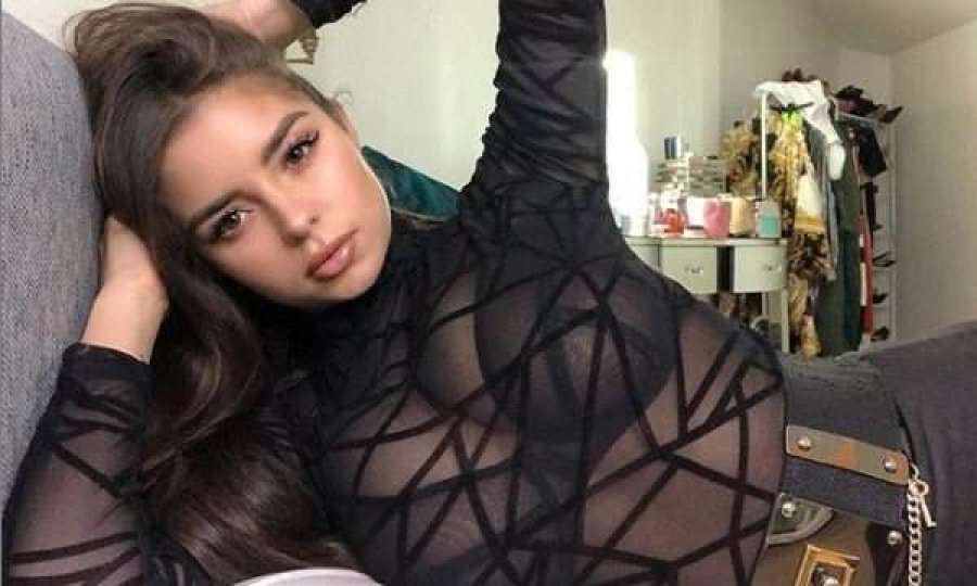 Demi Rose pozon nga vaska