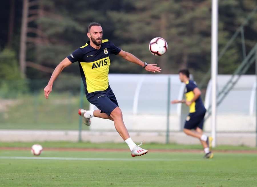 Vedat Muriqi shijon plazhin me gruan e tij në prag të fillimit të edicionit të ri në Turqi