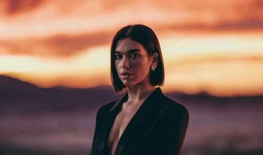 Dua Lipa rrëzohet gjatë xhirimeve