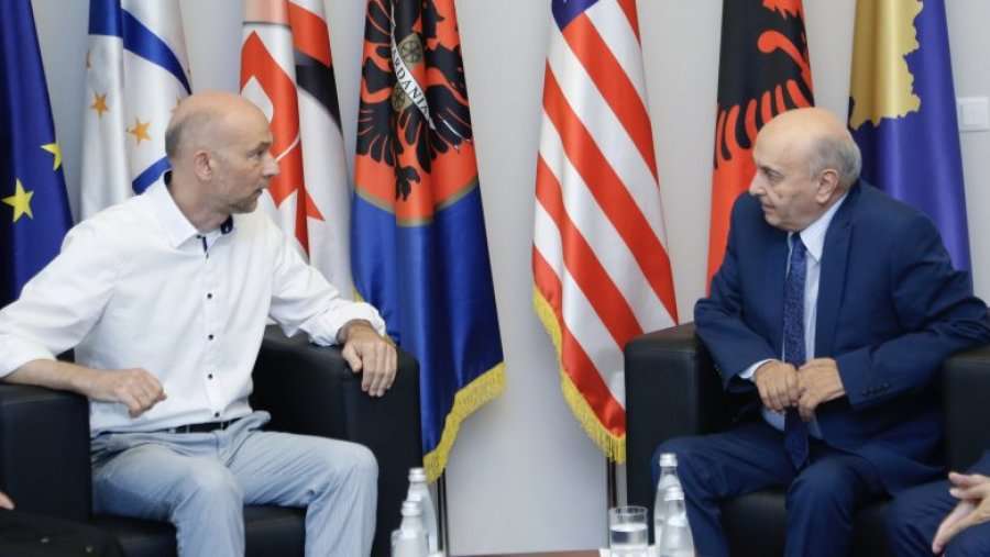Mustafa takon shefin e KAS, diskutojnë për përgatitjet për zgjedhje