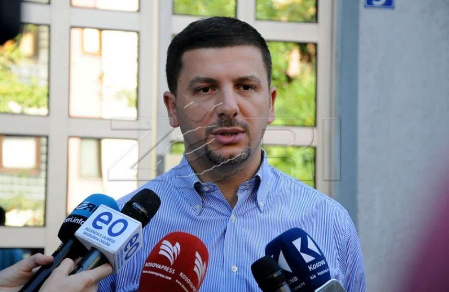 Krasniqi thotë se taksa nuk hiqet nëse Kadri Veseli bëhet kryeministër