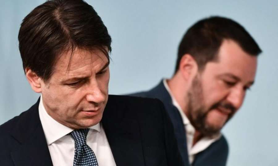 Conte sulmon Salvinin për emigrantët