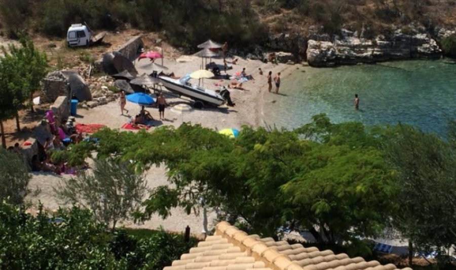 Mbyllet restoranti i Kokëdhimës, plazhi është i lirë për turistët