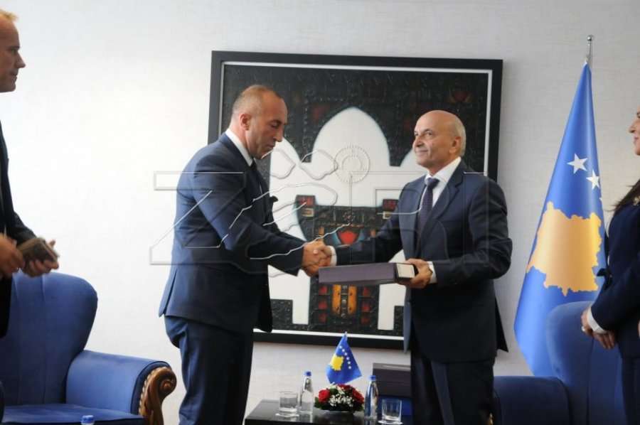 Mustafa fton në takim Haradinajn e Ahmetin, diskutohet mundësia e koalicionit