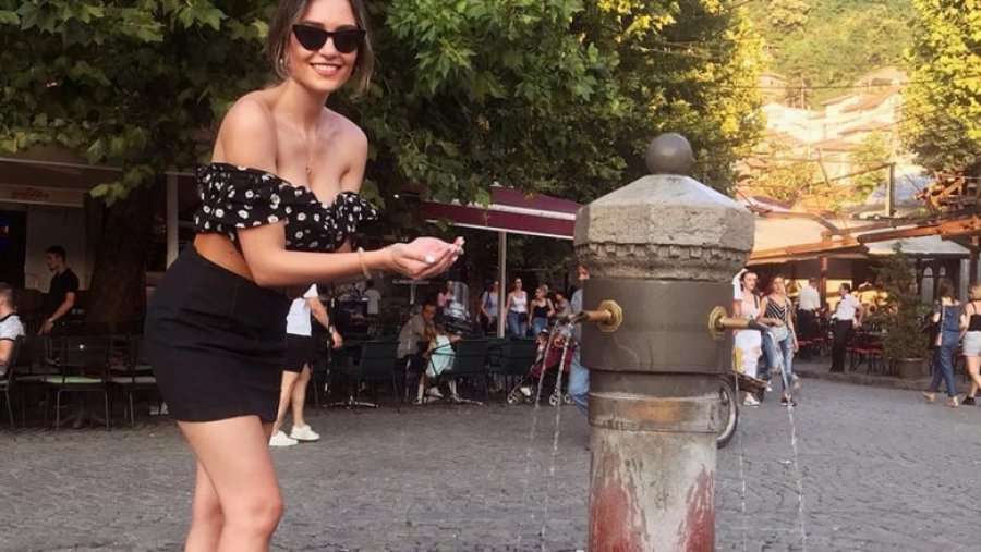 Prezantusja seksi sportive nga Shqipëria, e ka një pyetje interesante për Prizrenin
