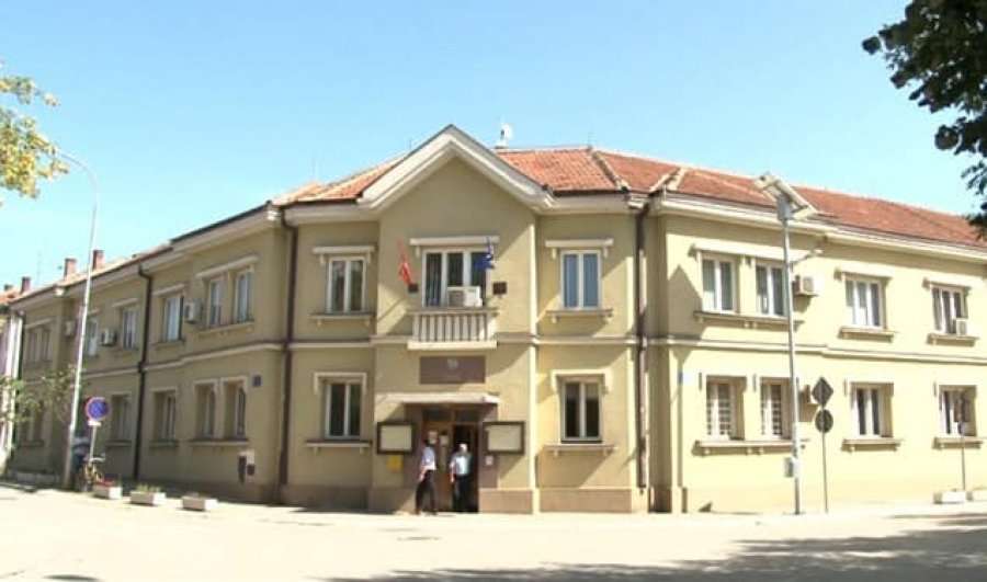 Drejtori i administratës në Podujevë sulmon një punëtor komunal