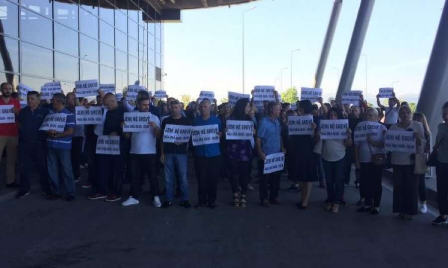 Protestojnë sërish punëtorët e aeroportit