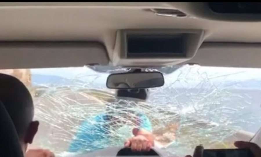 Pamje të reja nga prishja e restorantit të Kokëdhimës, që sulmoi turistët spanjollë