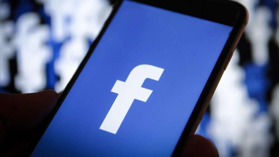 Facebook mbyll qindra llogari