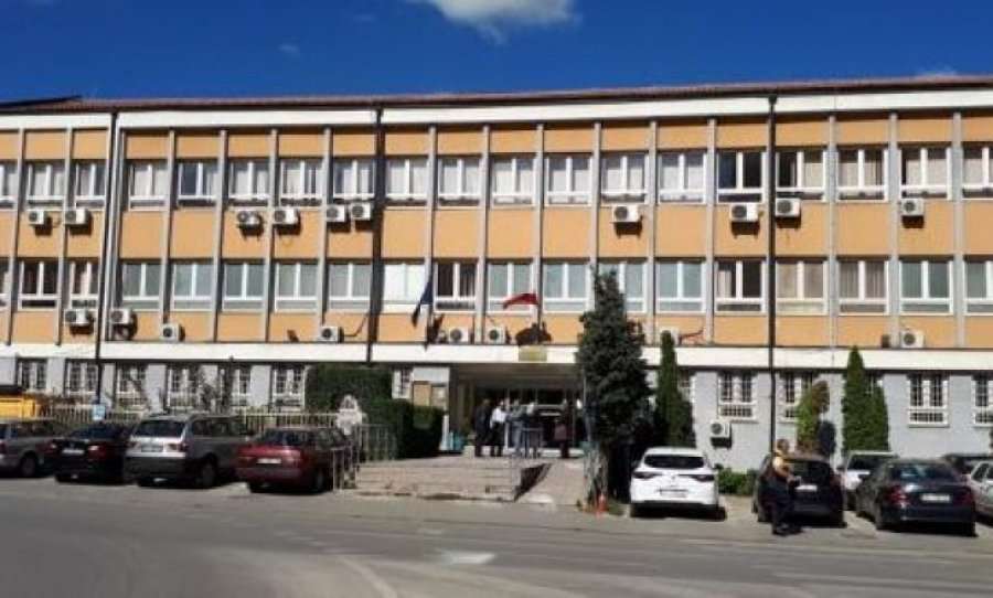 Arrestohet 25-vjeçari në Pejë pasi kërcënoi me armë kamerierin