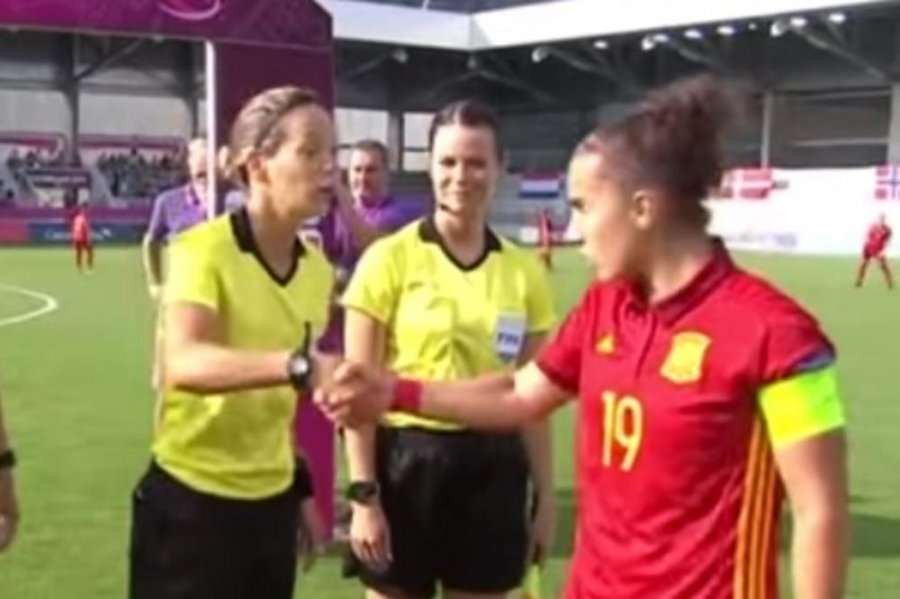 Skandal në futbollin kroat, futbollisti e fton për seks gjyqtaren
