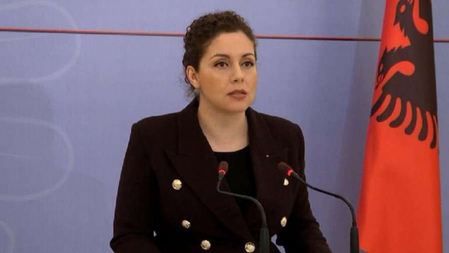 Pas Kryetares së Durrësit, a do të japë dorëheqje edhe Ministrja e Mbrojtjes pse s’e vendosi flamurin e Kosovës në pritjen?