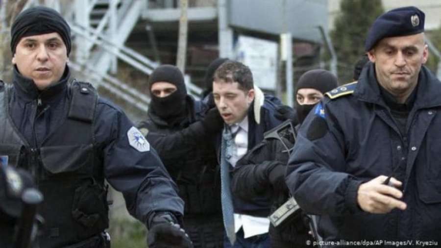 “Ne e arrestuam Gjuriqin, ata ulen në tavolinë me të”