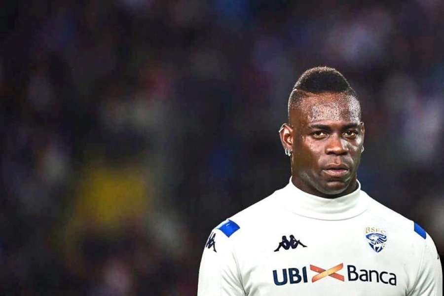 Balotelli e 'tmerron' futbollistin nga Prishtina