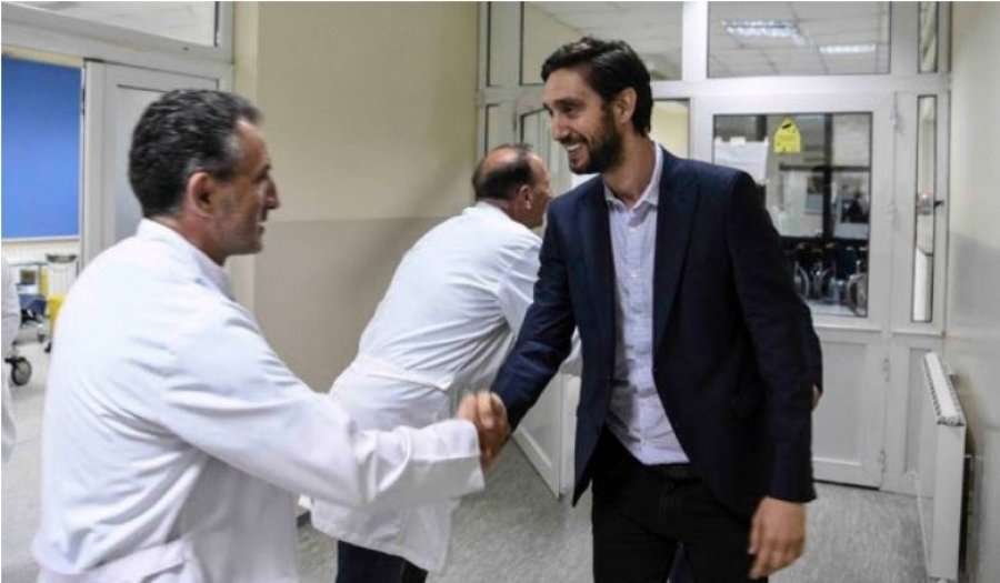 Ismaili kërkon vendim të shpejtë nga Kushtetuesja: Rritja e pagave ndalon migrimin e mjekëve