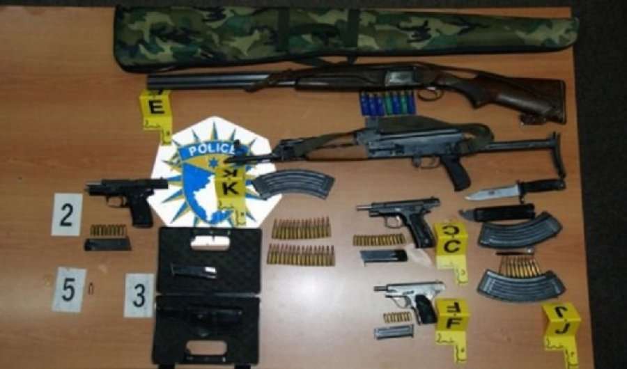 Aktakuzë ndaj 20 personave për import të armëve dhe municionit