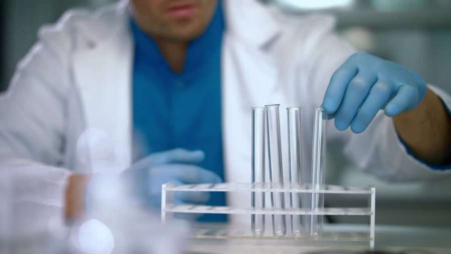 Studim: Testi i mençur i gjakut përcakton ilaçin preciz për gratë me kancer