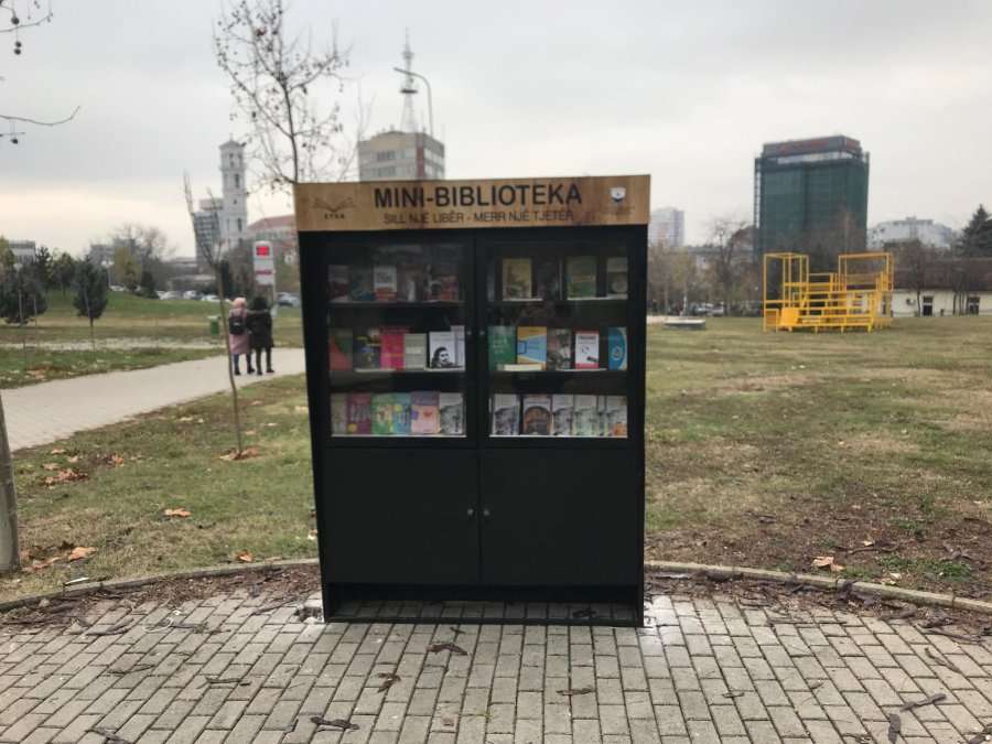 Prishtina pasurohet edhe me dy minibiblioteka