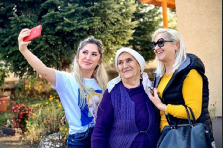 Engji viziton dajt, njihuni me vëllezërit e Shyhretes