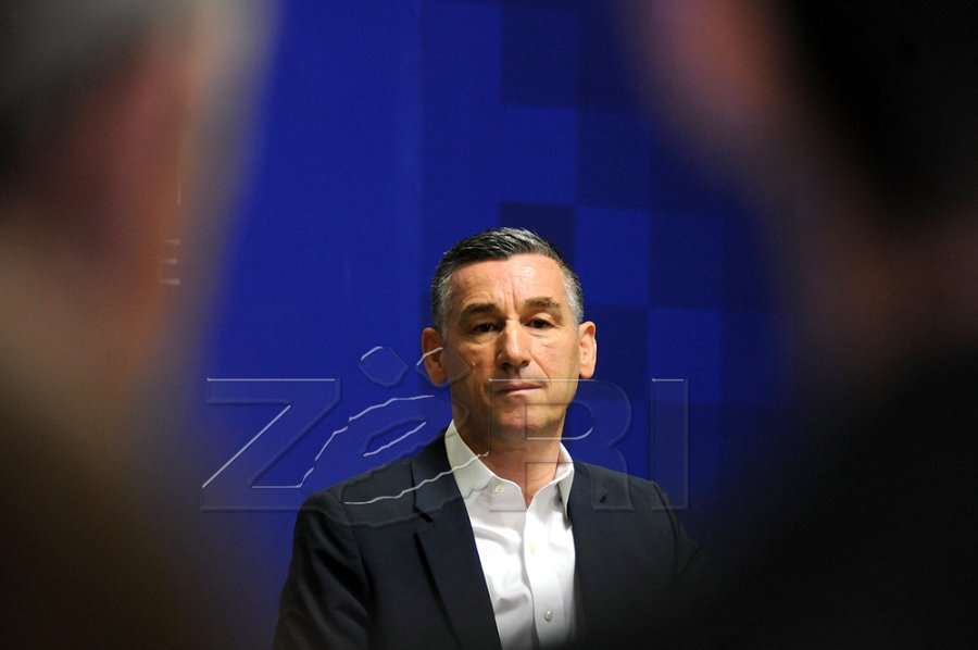 Bashkëpartiakët e sfidojnë Veselin