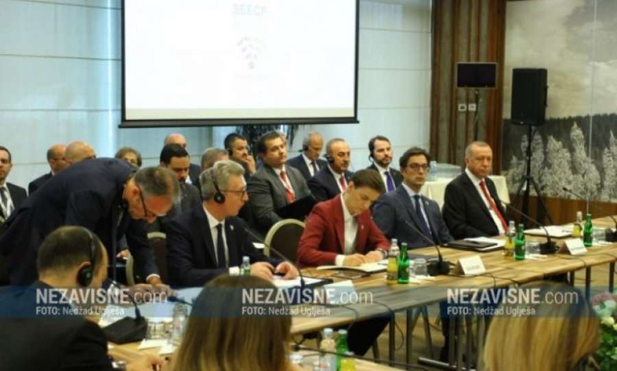 Përplasja mes presidentit të Shqipërisë dhe kryeministres serbe për Kosovën në Sarajevë