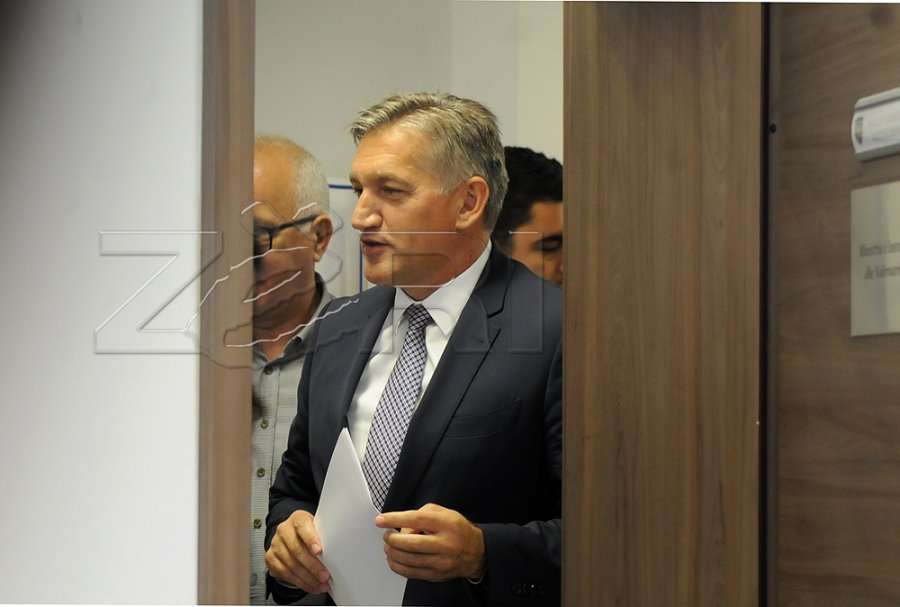 Ministria e Besim Beqajt financoi edhe një rrobaqepëse