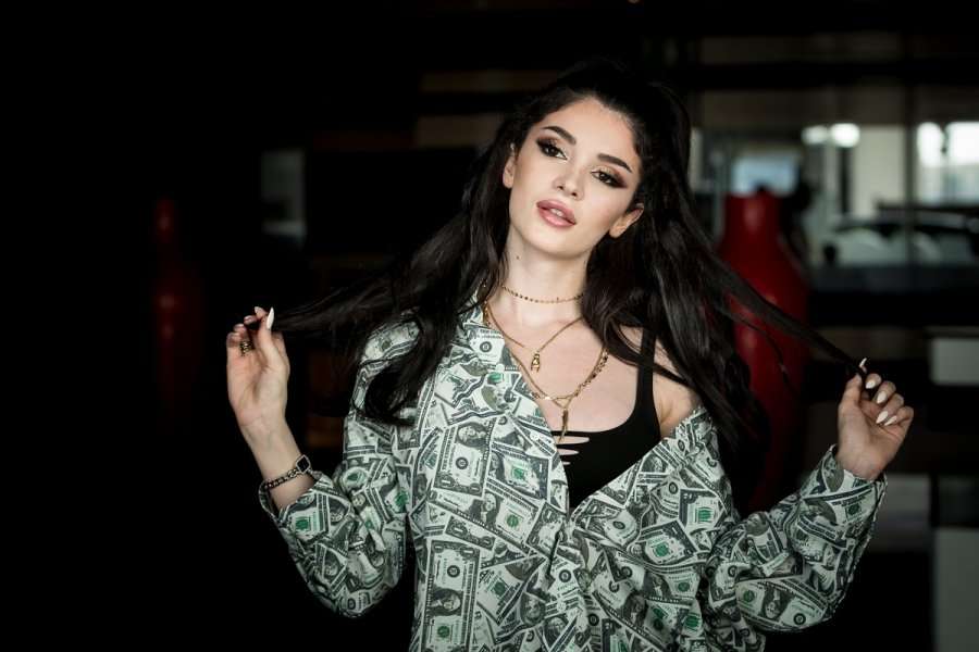 Era Istrefi më 2020 nis turne debutues botëror