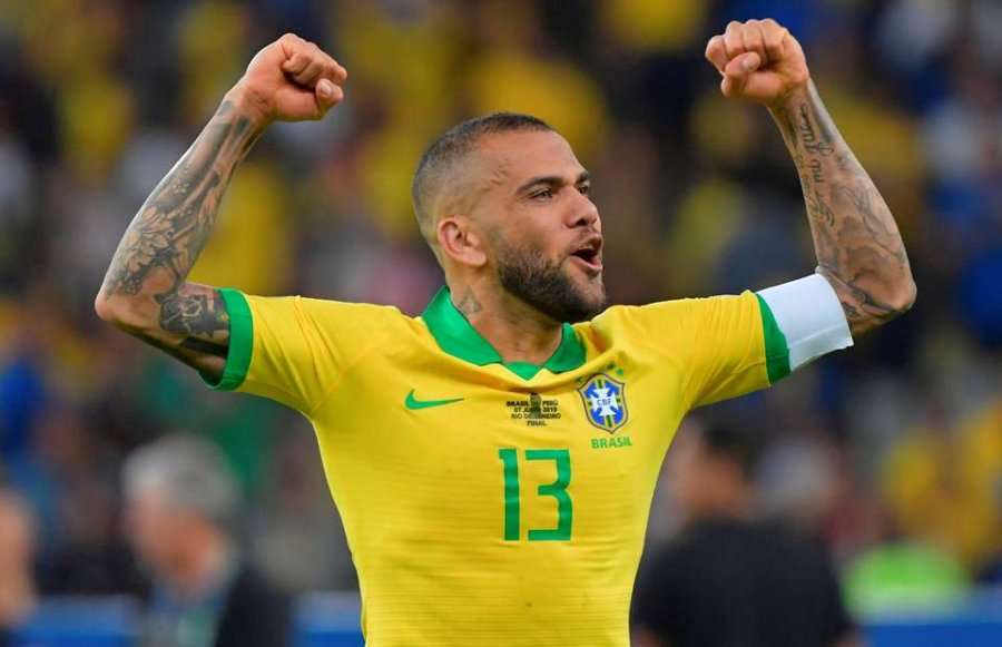 Alves e ka një kusht për klubet që duan të nënshkruajnë me të
