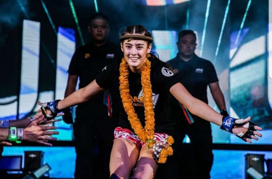 Alma Juniku, mundësja shqiptare që po zhvillon karrierë në Australi pas largimit nga Kosova në kohën e luftës