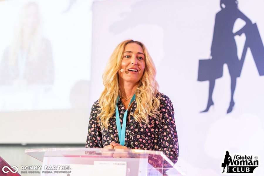 Anita nderohet në Londër, Haradinaj: Nuk ka ndjenjë më të mirë se të kesh pranë një grua të fuqishme