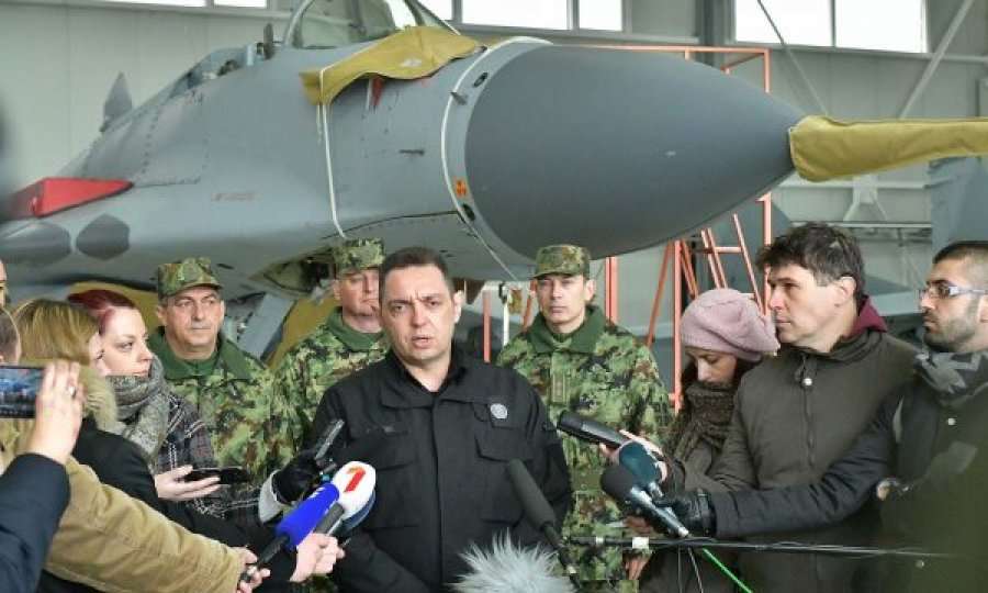 Vulin armatosë ushtrinë serbe çdo ditë, por thotë se ‘kërcënim’ përbën Ushtria e Kosovës