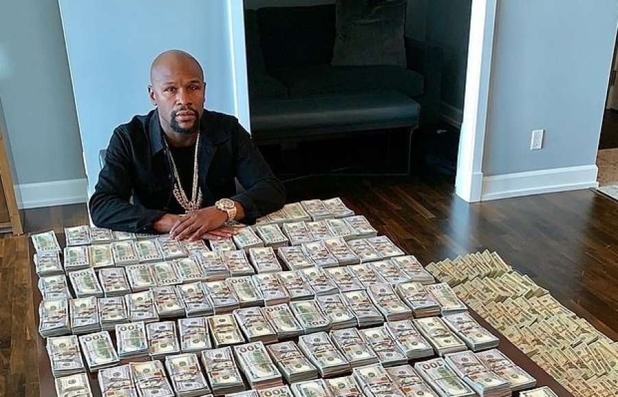 Menaxheri i Khabibit tallet keq me Mayweatherin: Po i mbarojnë paratë