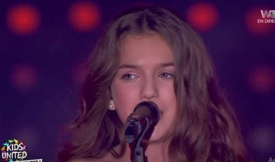 Erza ngre Francën në këmbë me performancën e saj, publikohet video
