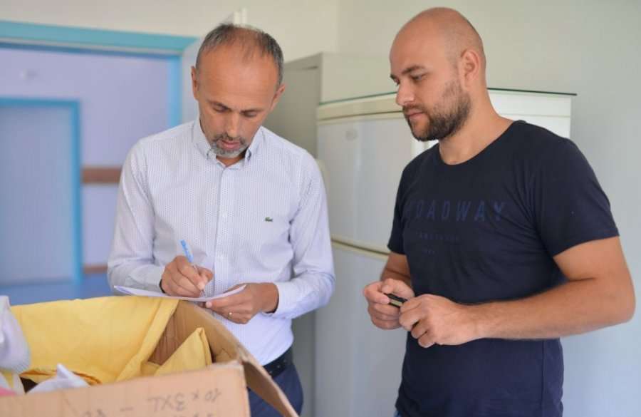 Bashkëatdhetari nga Kamenica pajisë me uniformë të re mjekësore stafin e QKMF-së në qytetin e tij!